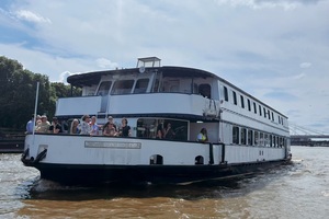 Jewel of London, Capacity 240, Seating 148