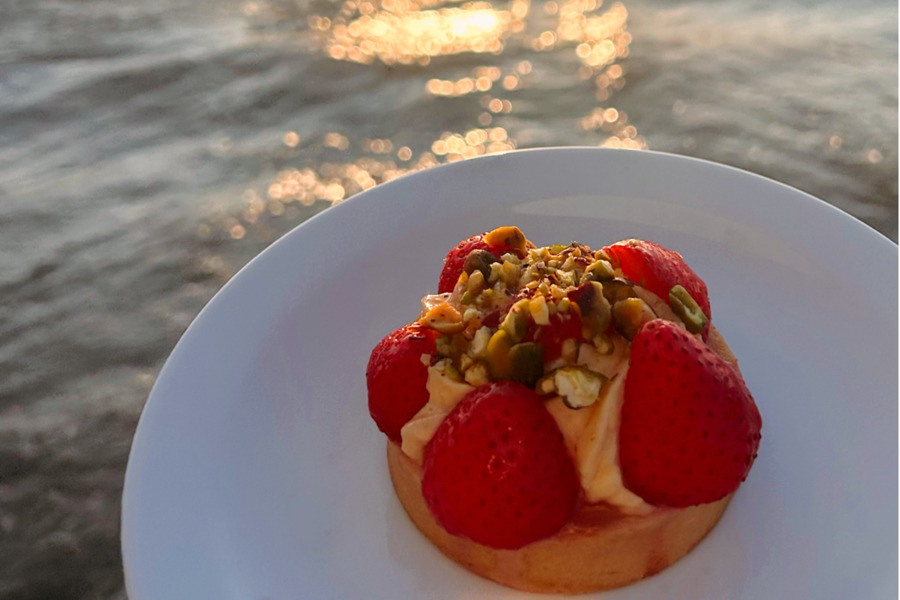 Strawberry and cream pate tart topped with pistachio 