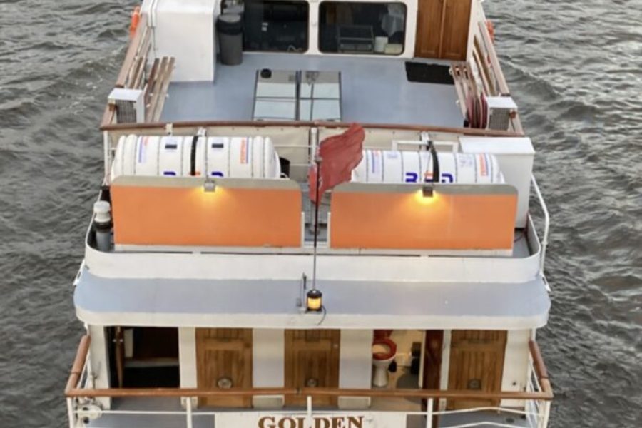 Golden Salamander Capacity 140, Seating 90